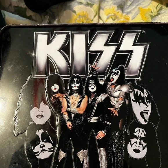 PEZ LIMITED EDITION KIZZ CANDY - Picture 2 of 2